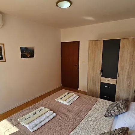 Gardelin Paklenica Apartment Seline